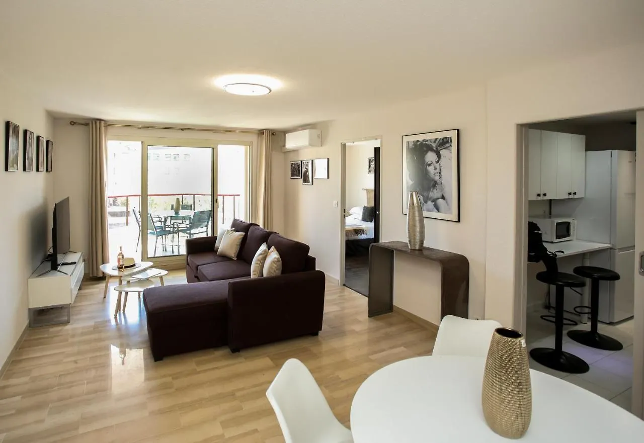 2 Room Terraced Apartment Cannes Centre location