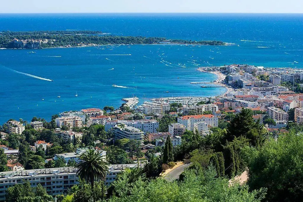 2 Room Terraced Apartment Cannes Centre